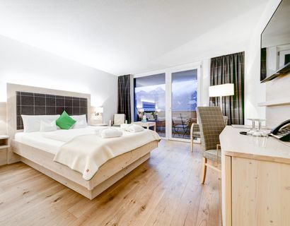 SPA-Hotel Das Schäfer : Walserzimmer 35m² Panoramabalkon
