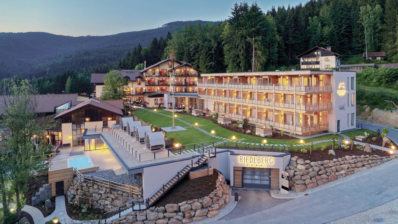 Wellnesshotel Riedlberg im Bayerischen Wald - ...das kleine Paradies am Berg! Wellnesshotel Riedlberg 🌿
