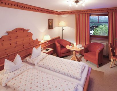 Lechquell Hotel Post: Double room Zirbe