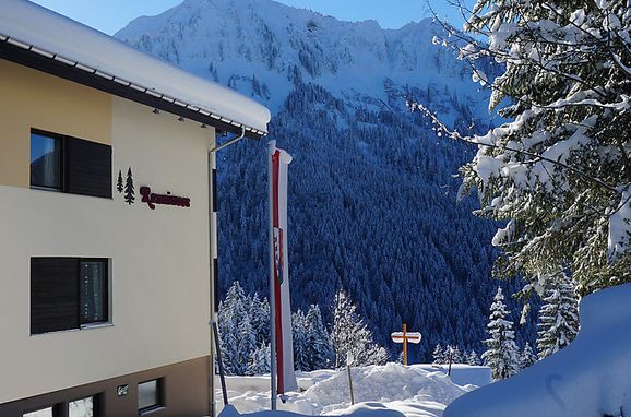 Außen Winter 18 - Hauptbild, Ferienhaus Runnimoos am Arlberg, Laterns, Vorarlberg, Vorarlberg, Österreich