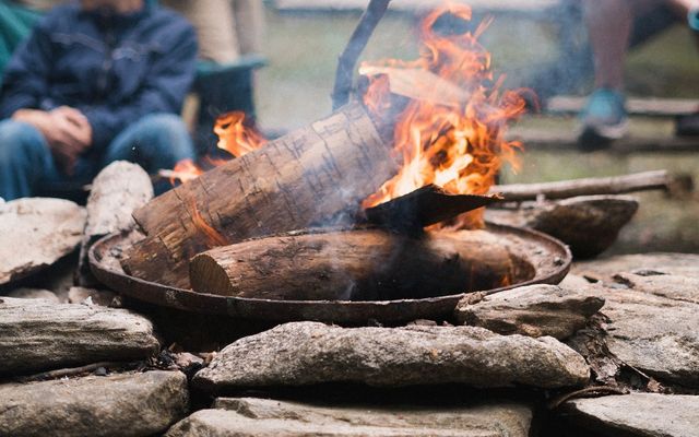 Stockbrot am Lagerfeuer für die Kinder - MONDI Resort Oberstaufen